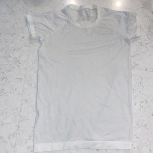 WHITE LULULEMON SWIFTLY TECH 2.0